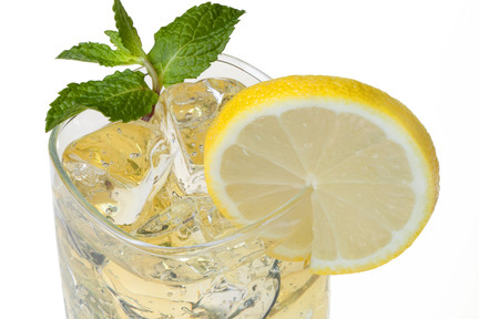 Lipton_iced_tea_neat__horiz_close_up