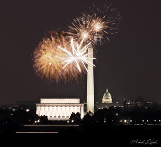 07_jul_20_10_monument_stack_fireworks